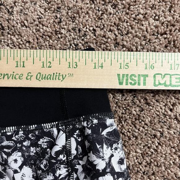 Lululemon Running Shorts Womens 4 Black White Floral Lined Zip Pocket Split Hem - Picture 6 of 8